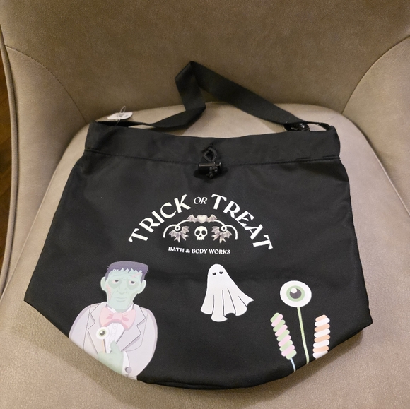 Bath & Body Works Trick Treat Bag Frankenstein Socks BBW Halloween Christmas - Picture 4 of 16